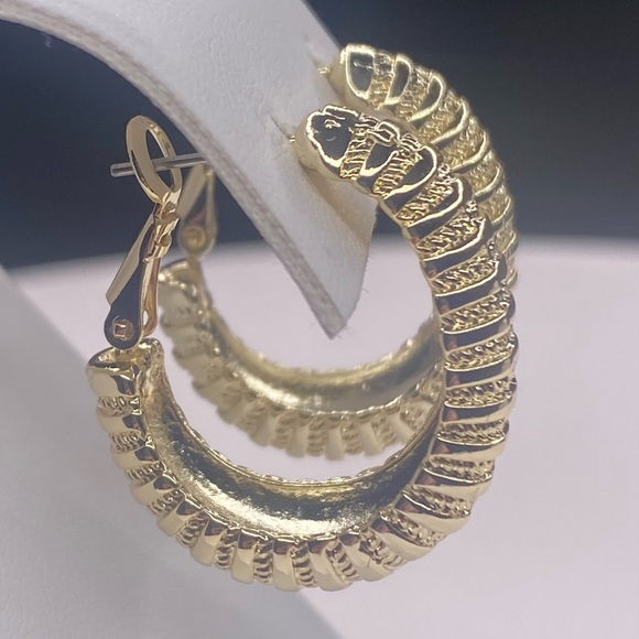 GOLD HOOP EARRINGS PIERCED - Picture 2 of 3